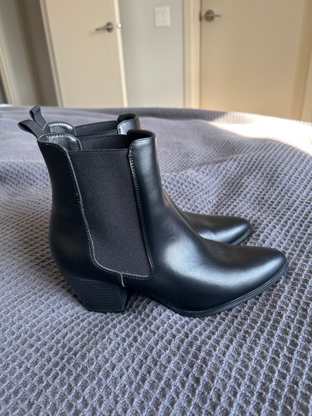 Gap: Black Leather Tall Ankle Boots - Size 8 - Picture 2 of 8
